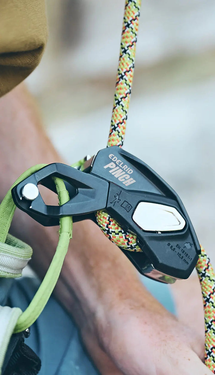 EDELRID Pinch Belay Device Anthracite-Oasis Edelrid