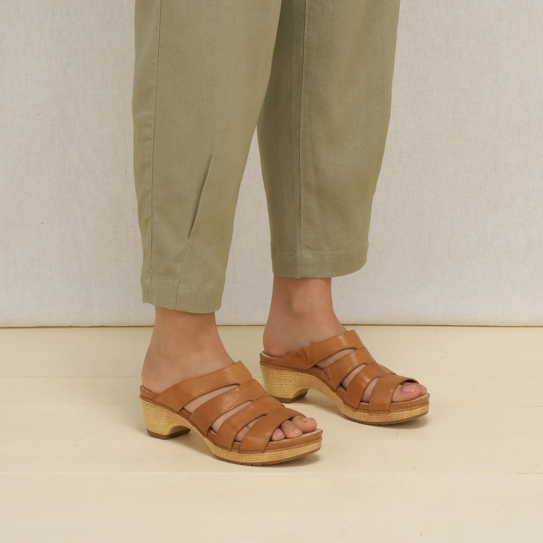 Dansko Women's Lyndi Sandal Dansko