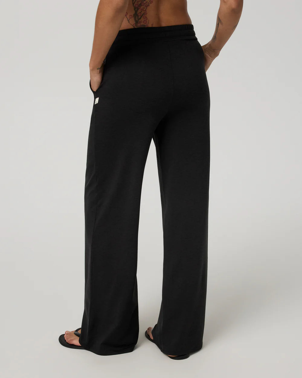 Vuori Women's Halo Essential Wideleg (Short) Vuori