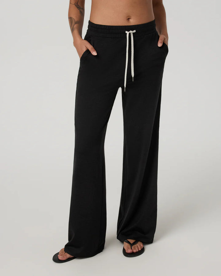 Vuori Women's Halo Essential Wideleg (Short) Vuori