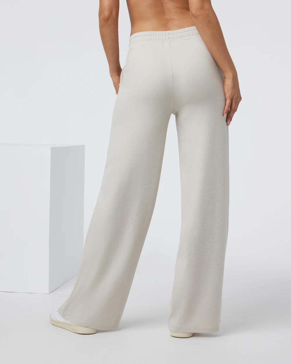 Vuori Women's Halo Essential Wideleg Vuori