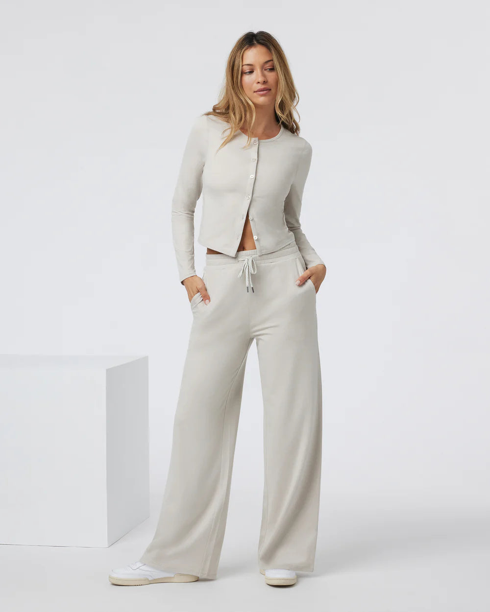 Vuori Women's Halo Essential Wideleg Vuori
